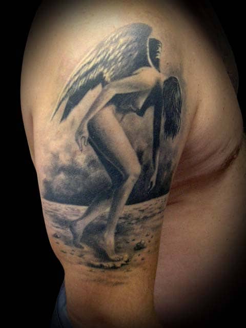 Татуировка в виде голой женщины